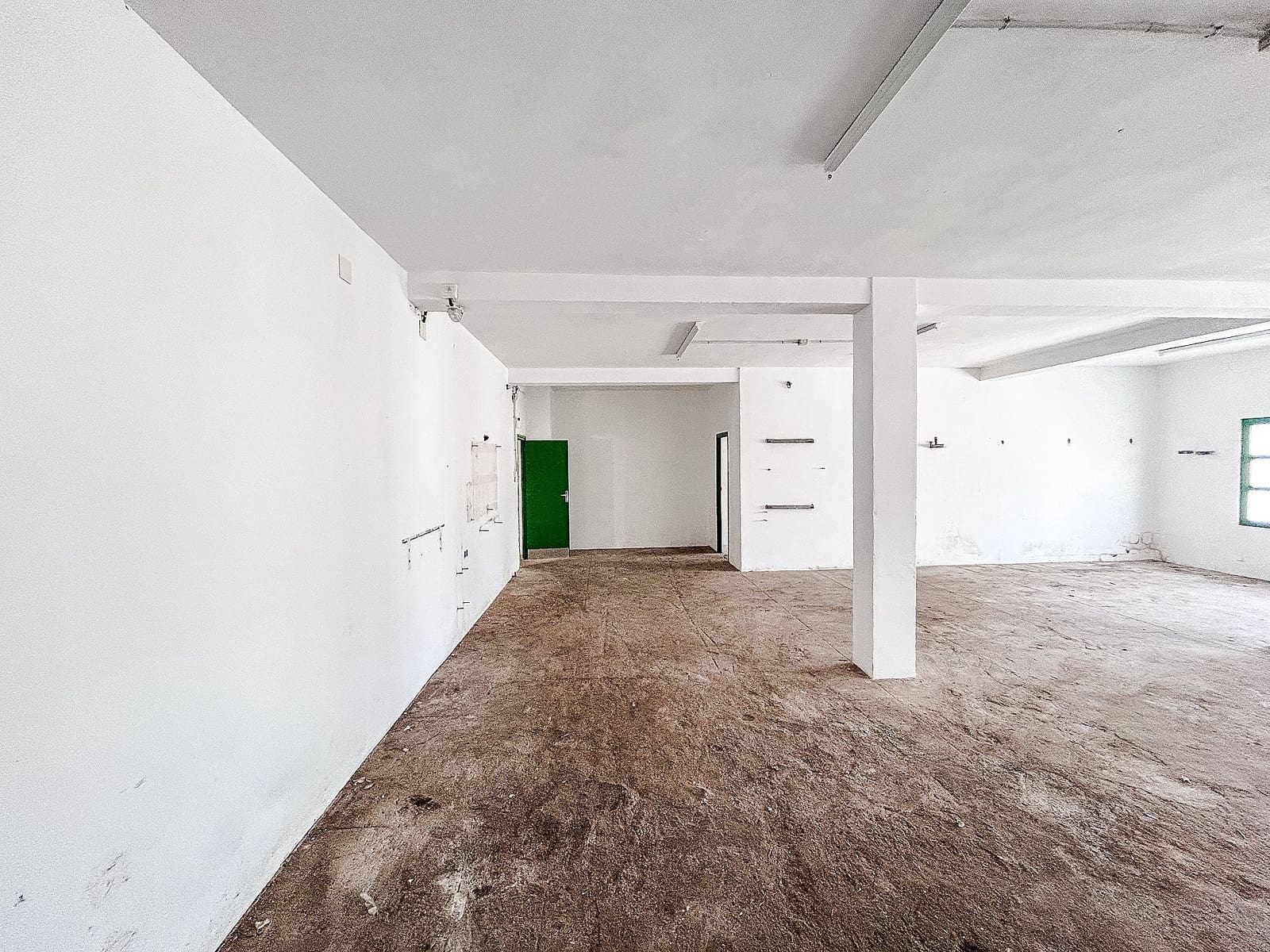 6 bedroom Townhouse for sale in Petrel / Petrer - € 169,000 (Ref: 9475509)