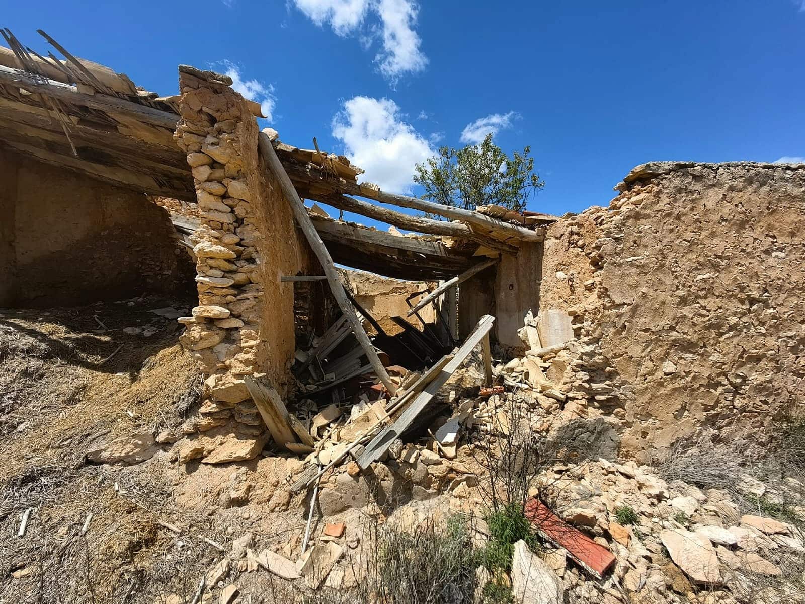 Ruin til salg i Pinoso - € 49.900 (Ref: 9475510)