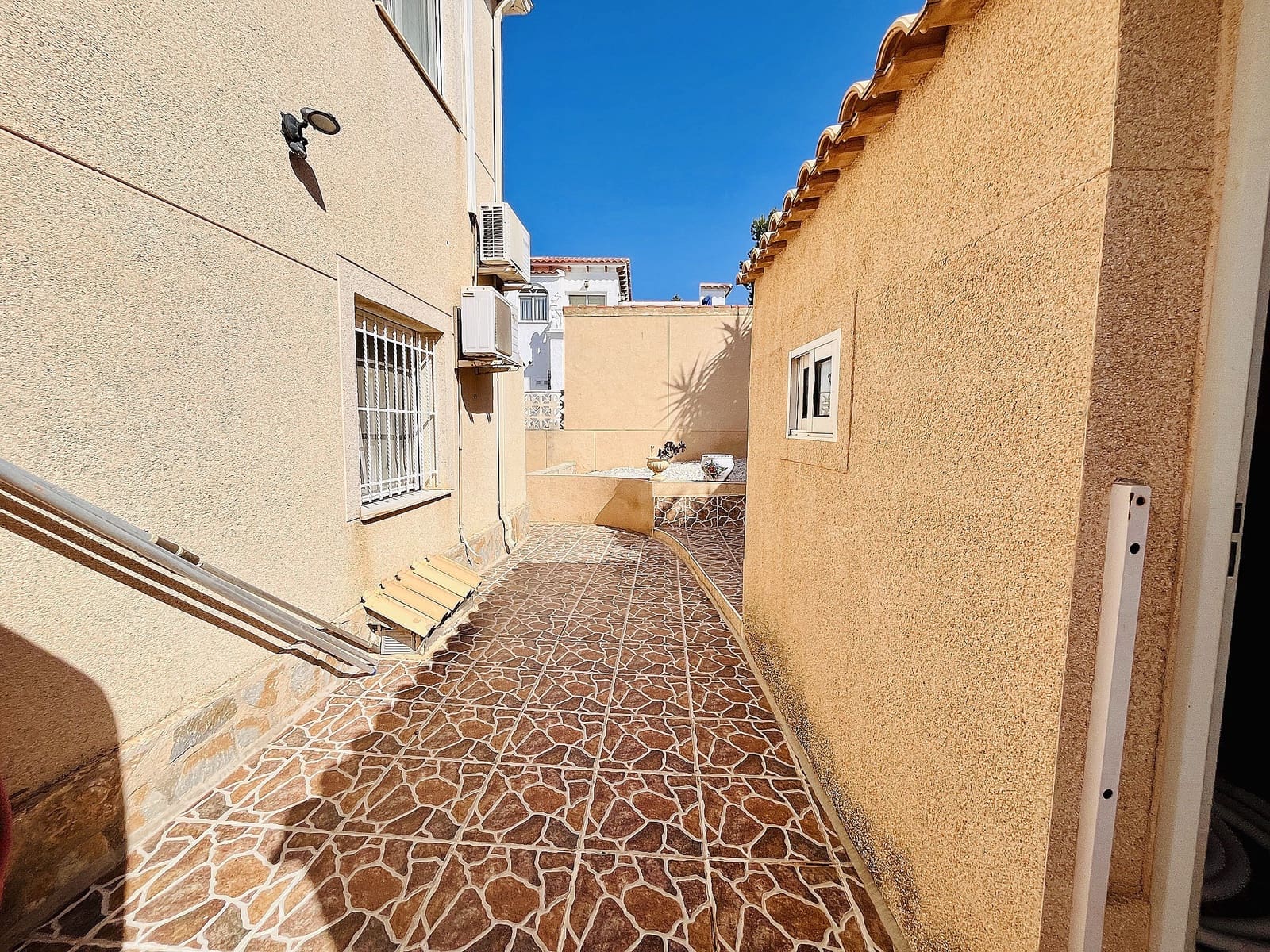 7 soveværelse Villa til salg i San Miguel de Salinas med swimmingpool - € 375.000 (Ref: 9495210)