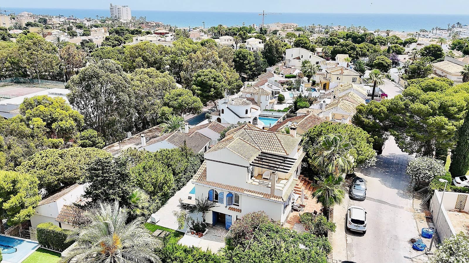 5 bedroom Villa for sale in La Zenia with pool - € 795,000 (Ref: 9495222)