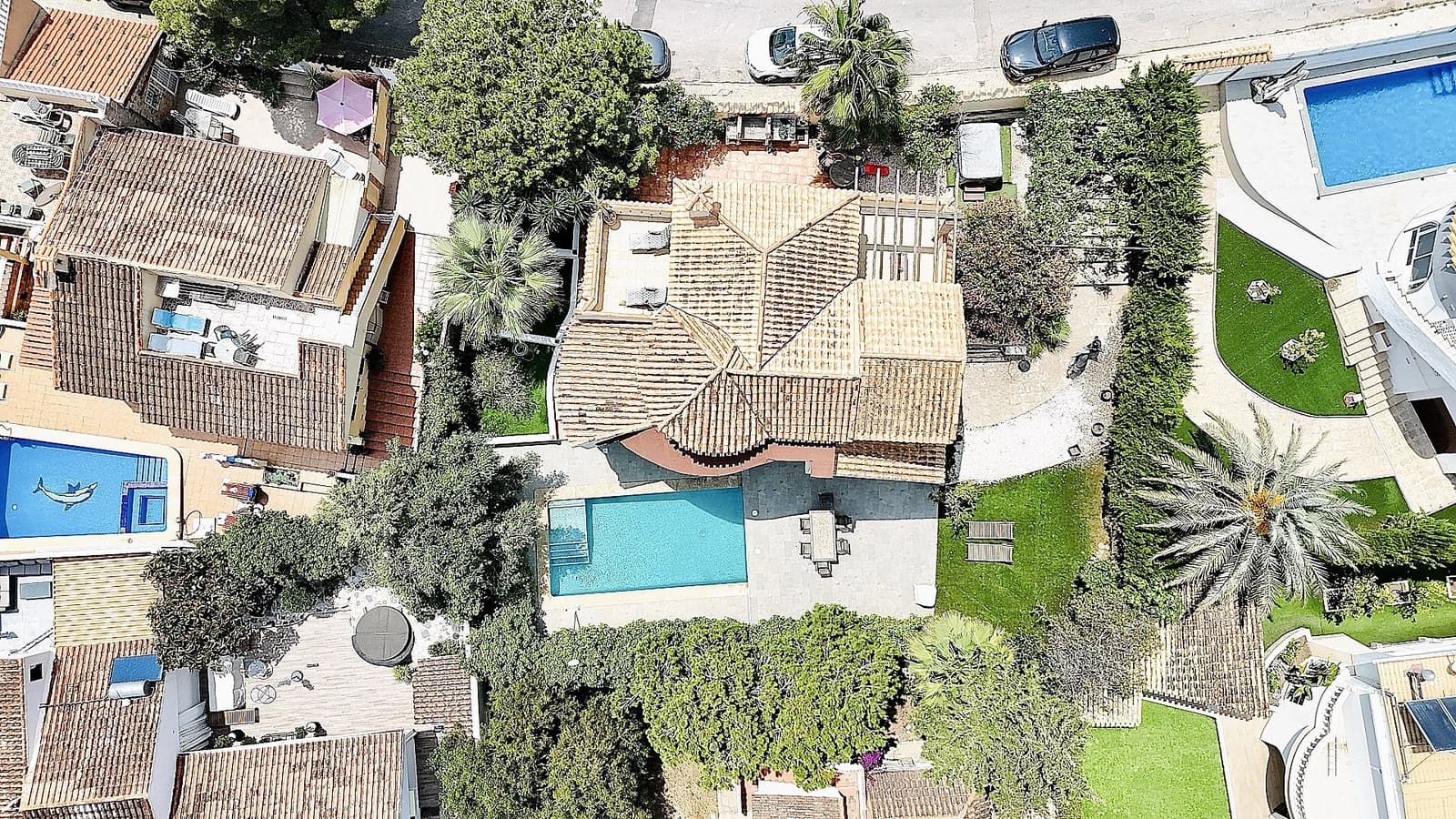 5 bedroom Villa for sale in La Zenia with pool - € 795,000 (Ref: 9495222)