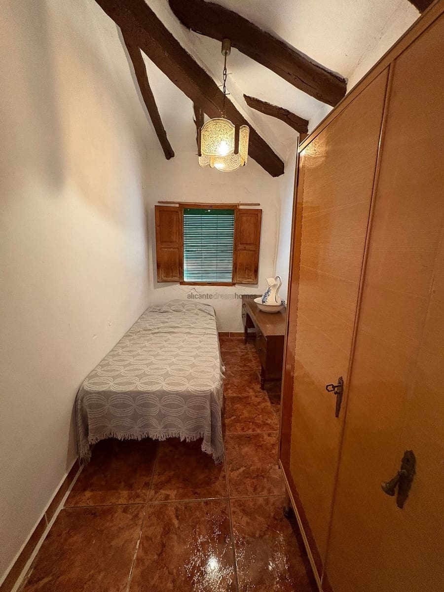 5 slaapkamer Halfvrijstaande villa te koop in Pinoso met zwembad garage - € 339.995 (Ref: 9495248)