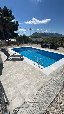 4 soveværelse Finca/Landehus til salg i La Romana med swimmingpool - € 240.000 (Ref: 9495249)