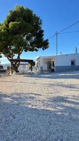 4 soveværelse Finca/Landehus til salg i La Romana med swimmingpool - € 240.000 (Ref: 9495249)
