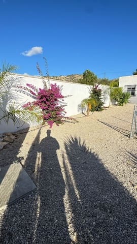 4 soveværelse Finca/Landehus til salg i La Romana med swimmingpool - € 240.000 (Ref: 9495249)