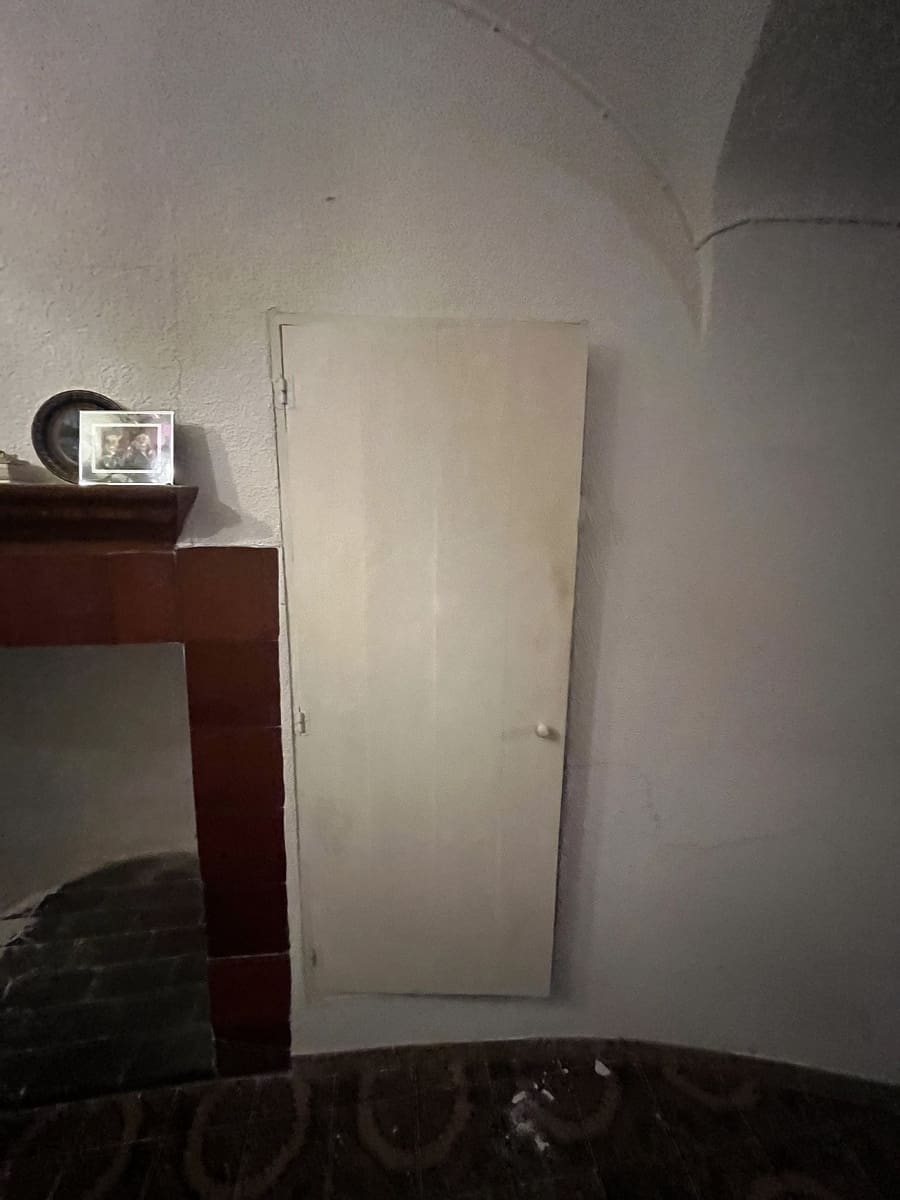 8 bedroom Finca/Country House for sale in Hondon de las Nieves - € 156,000 (Ref: 9498034)