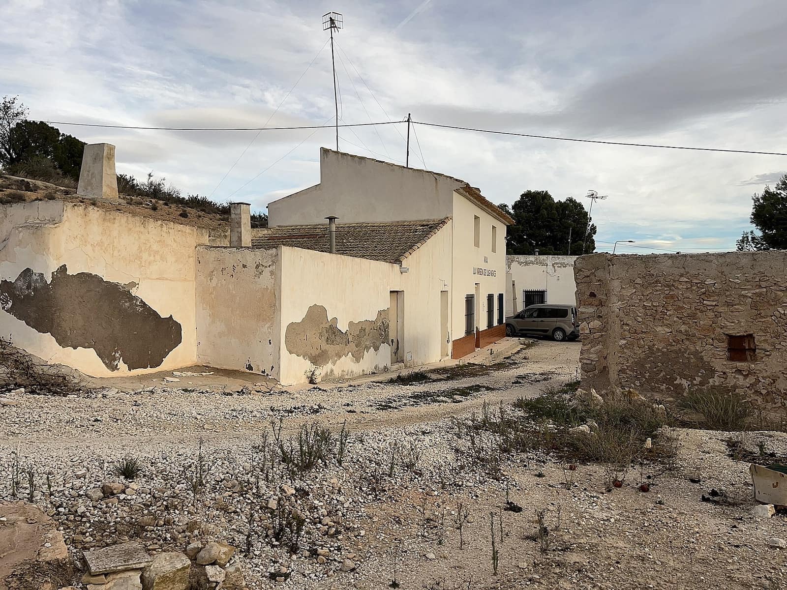 8 bedroom Finca/Country House for sale in Hondon de las Nieves - € 156,000 (Ref: 9498034)