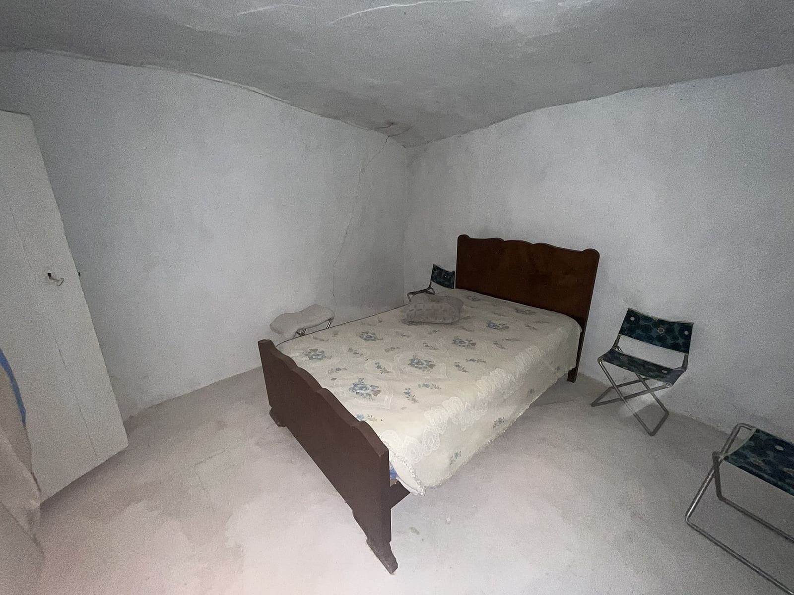 8 bedroom Finca/Country House for sale in Hondon de las Nieves - € 156,000 (Ref: 9498034)