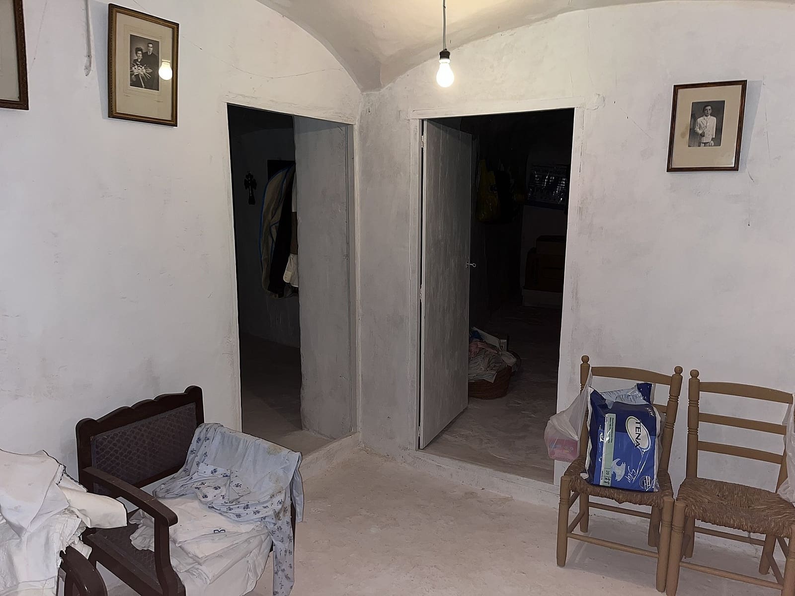 8 bedroom Finca/Country House for sale in Hondon de las Nieves - € 156,000 (Ref: 9498034)