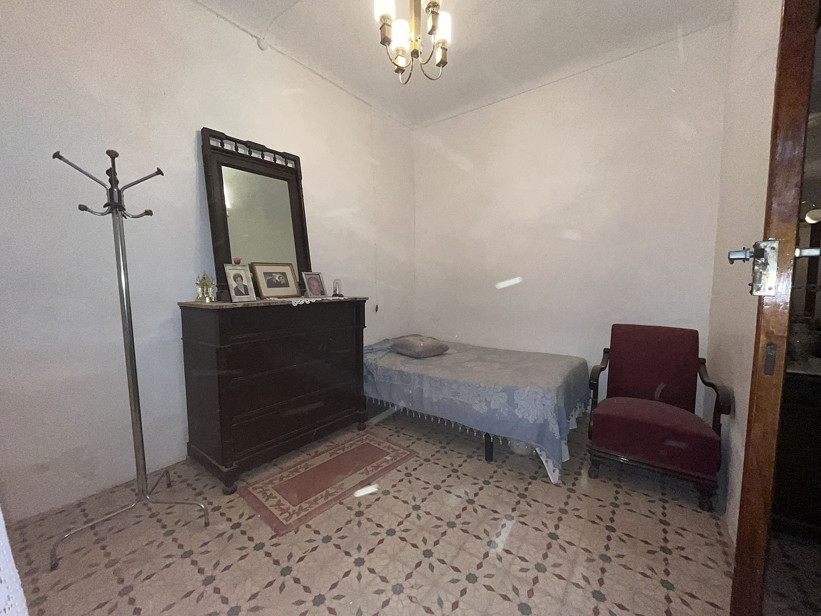 8 bedroom Finca/Country House for sale in Hondon de las Nieves - € 156,000 (Ref: 9498034)