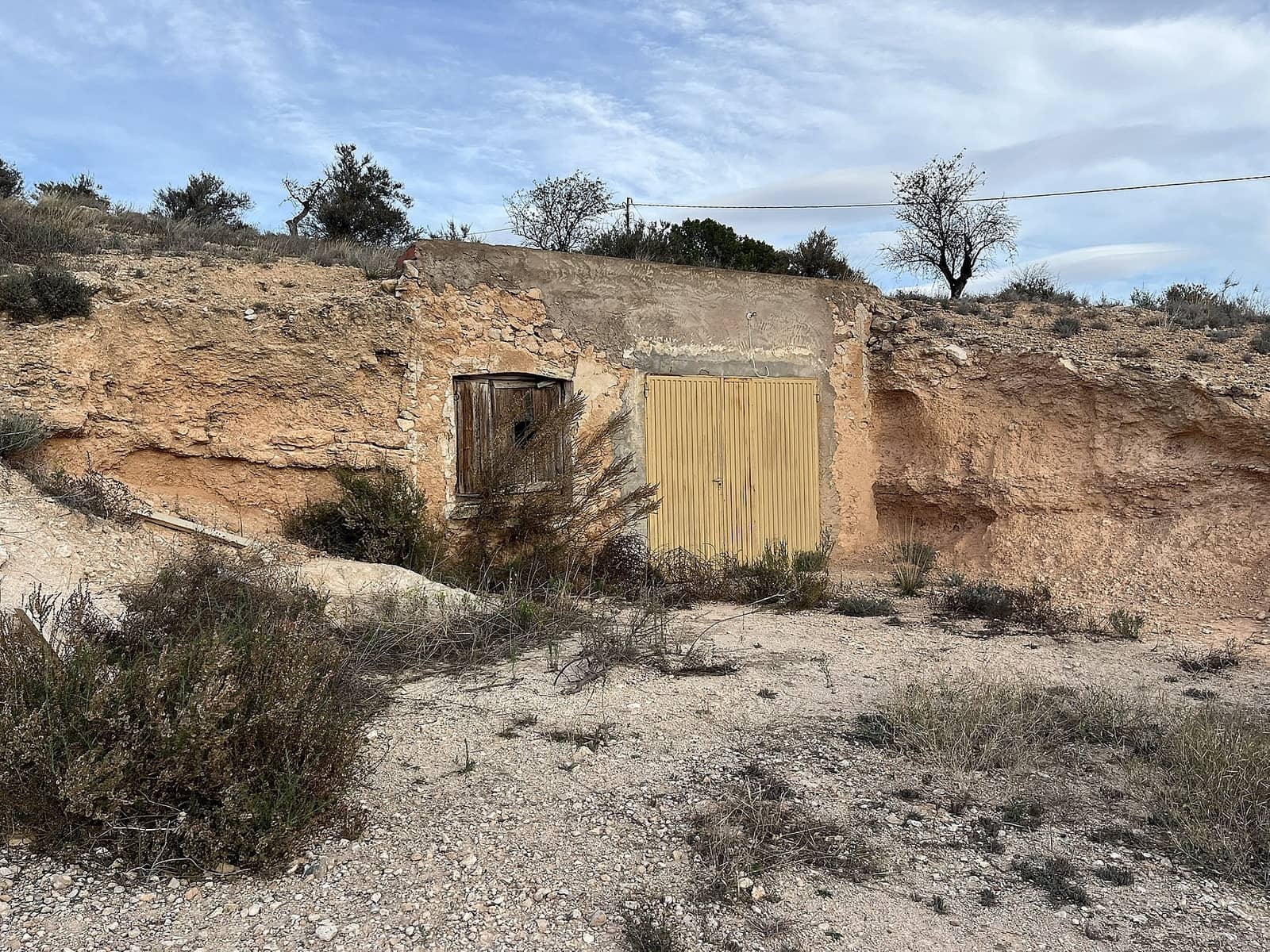 8 bedroom Finca/Country House for sale in Hondon de las Nieves - € 156,000 (Ref: 9498034)