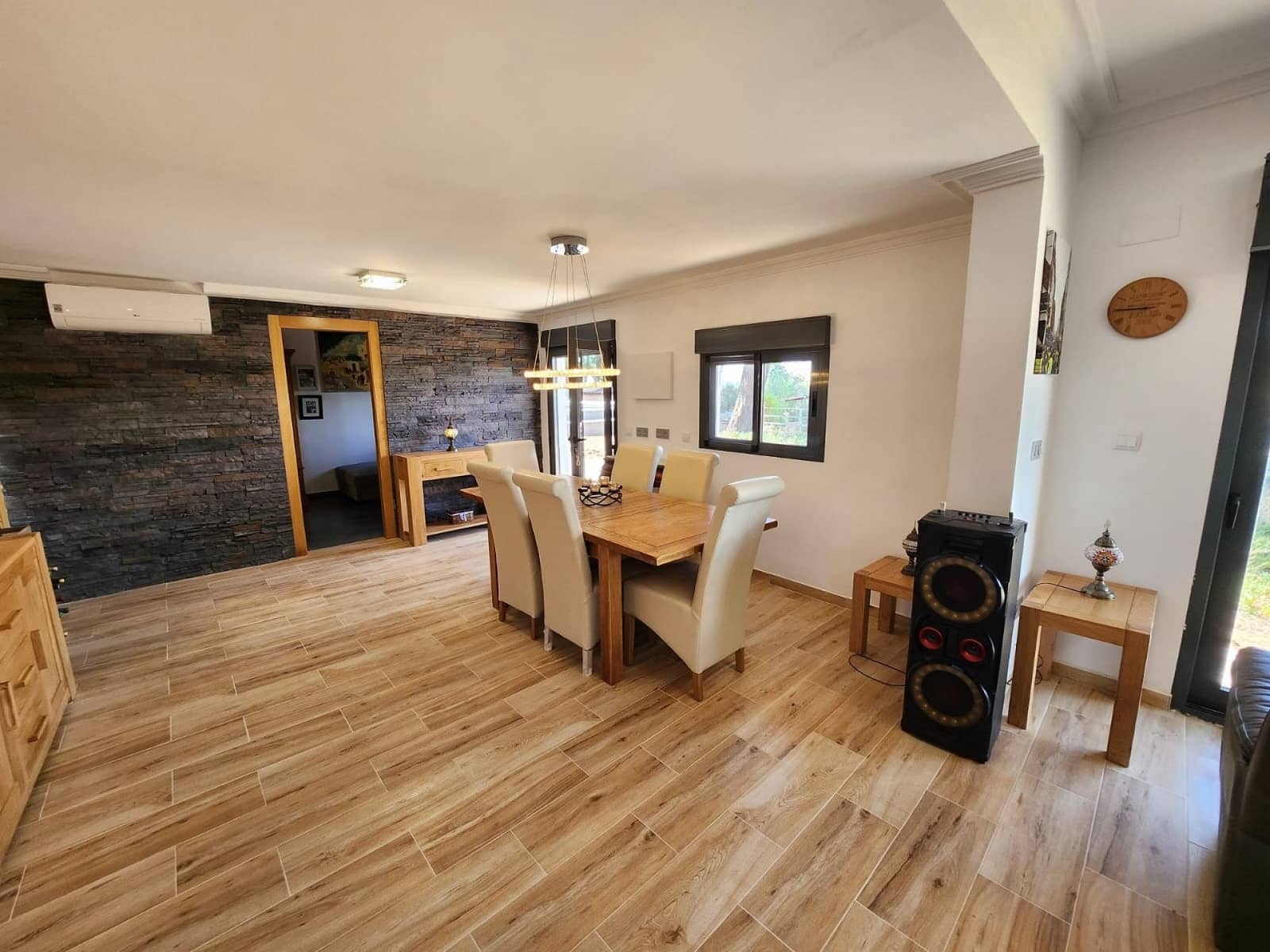 4 bedroom Villa for sale in Villena with pool - € 299,995 (Ref: 9503803)