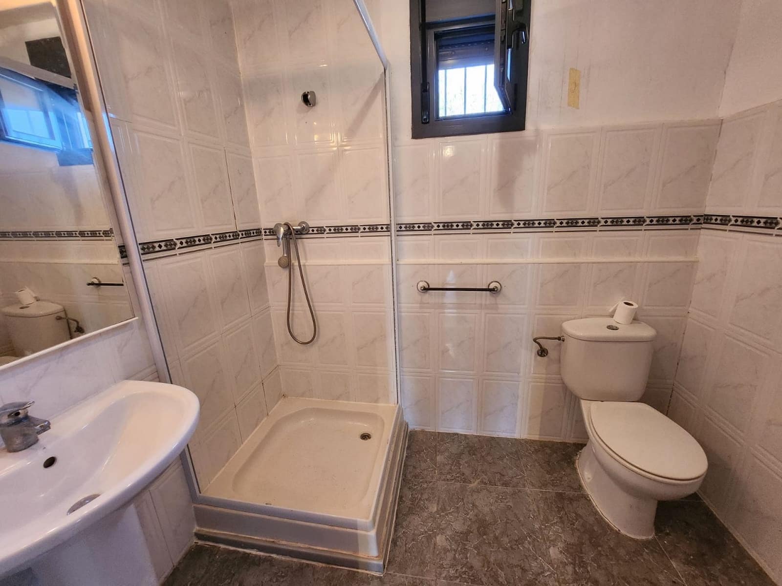 4 bedroom Villa for sale in Villena with pool - € 299,995 (Ref: 9503803)