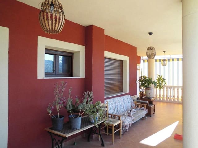 Chalet de 3 habitaciones en Pinoso en venta con piscina - 450.000 € (Ref: 9520566)