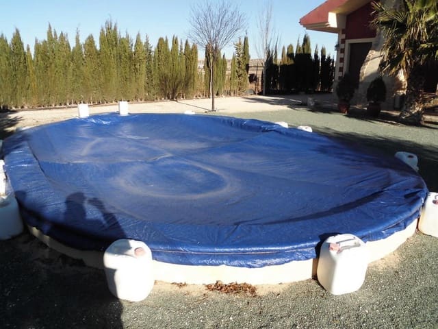 Chalet de 3 habitaciones en Pinoso en venta con piscina - 450.000 € (Ref: 9520566)