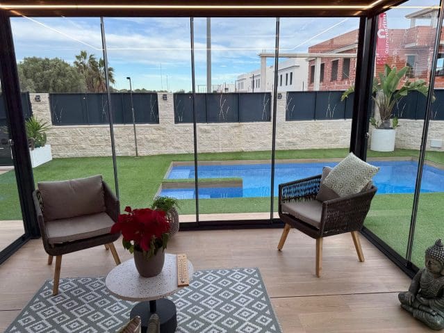 4 bedroom Villa for sale in Rojales with pool - € 549,500 (Ref: 9537187)