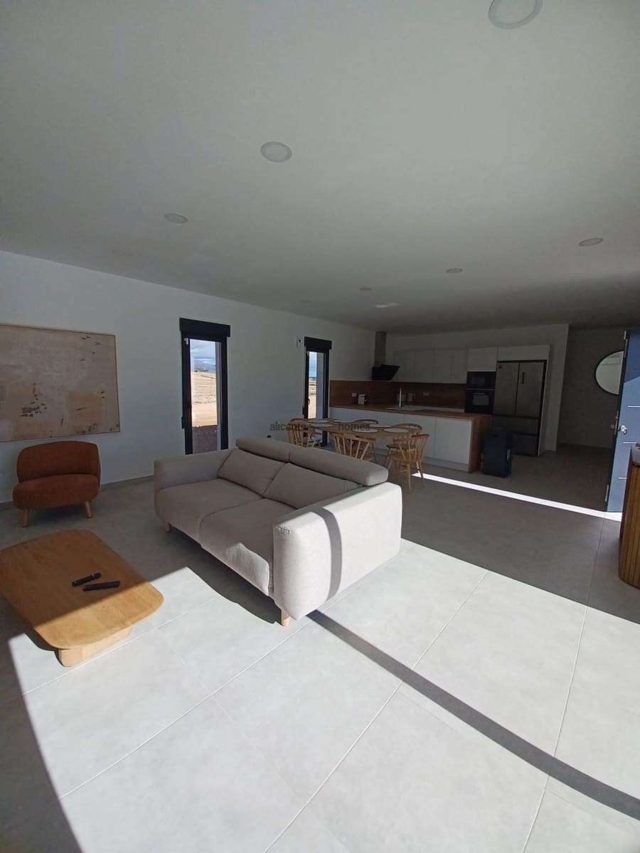 3 slaapkamer Villa te koop in Pinoso met zwembad - € 329.000 (Ref: 9542985)