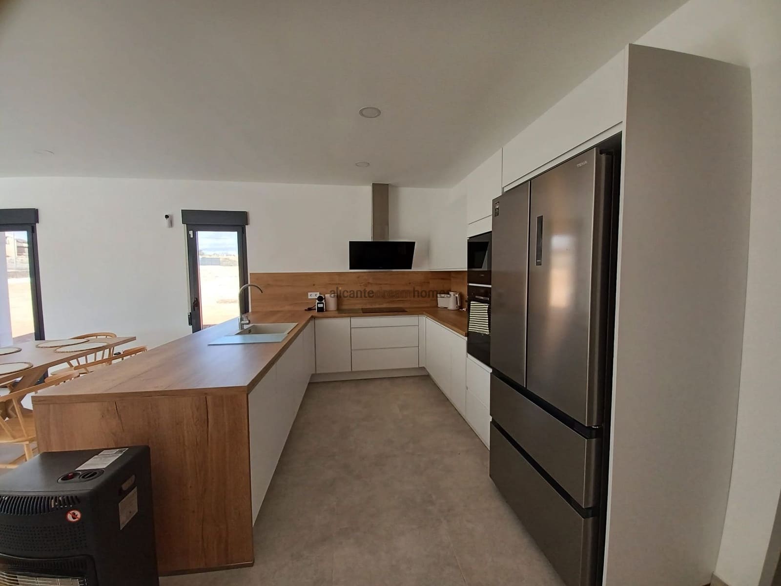 3 slaapkamer Villa te koop in Pinoso met zwembad - € 329.000 (Ref: 9542985)