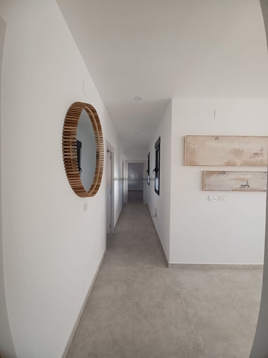 3 slaapkamer Villa te koop in Pinoso met zwembad - € 329.000 (Ref: 9542985)