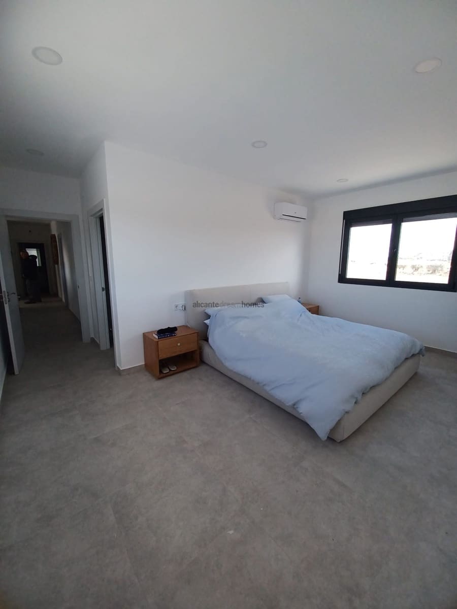 3 slaapkamer Villa te koop in Pinoso met zwembad - € 329.000 (Ref: 9542985)