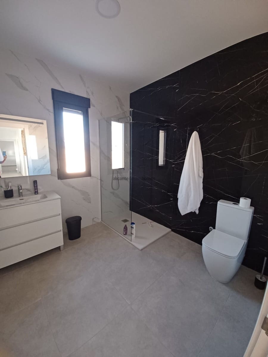 3 slaapkamer Villa te koop in Pinoso met zwembad - € 329.000 (Ref: 9542985)