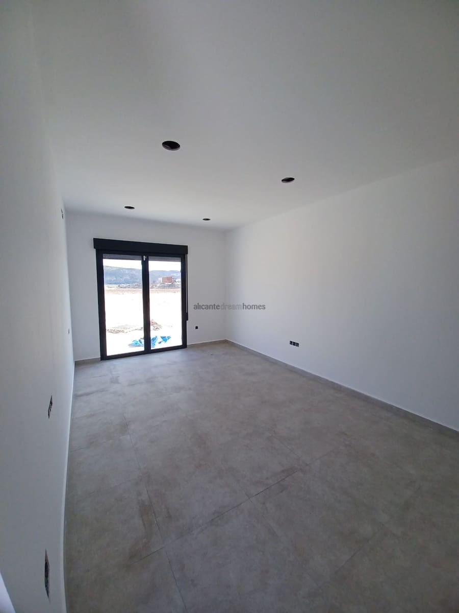 3 slaapkamer Villa te koop in Pinoso met zwembad - € 329.000 (Ref: 9542985)