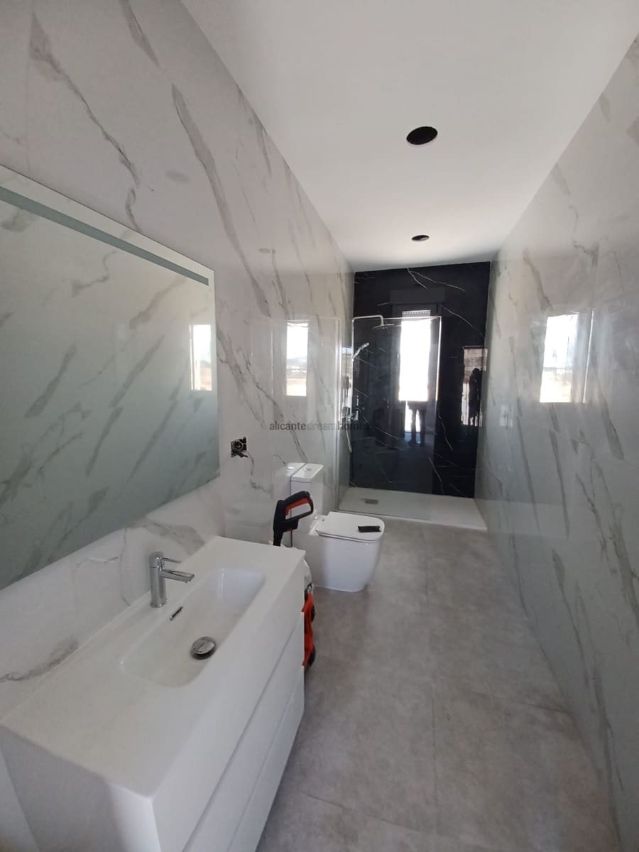 3 slaapkamer Villa te koop in Pinoso met zwembad - € 329.000 (Ref: 9542985)