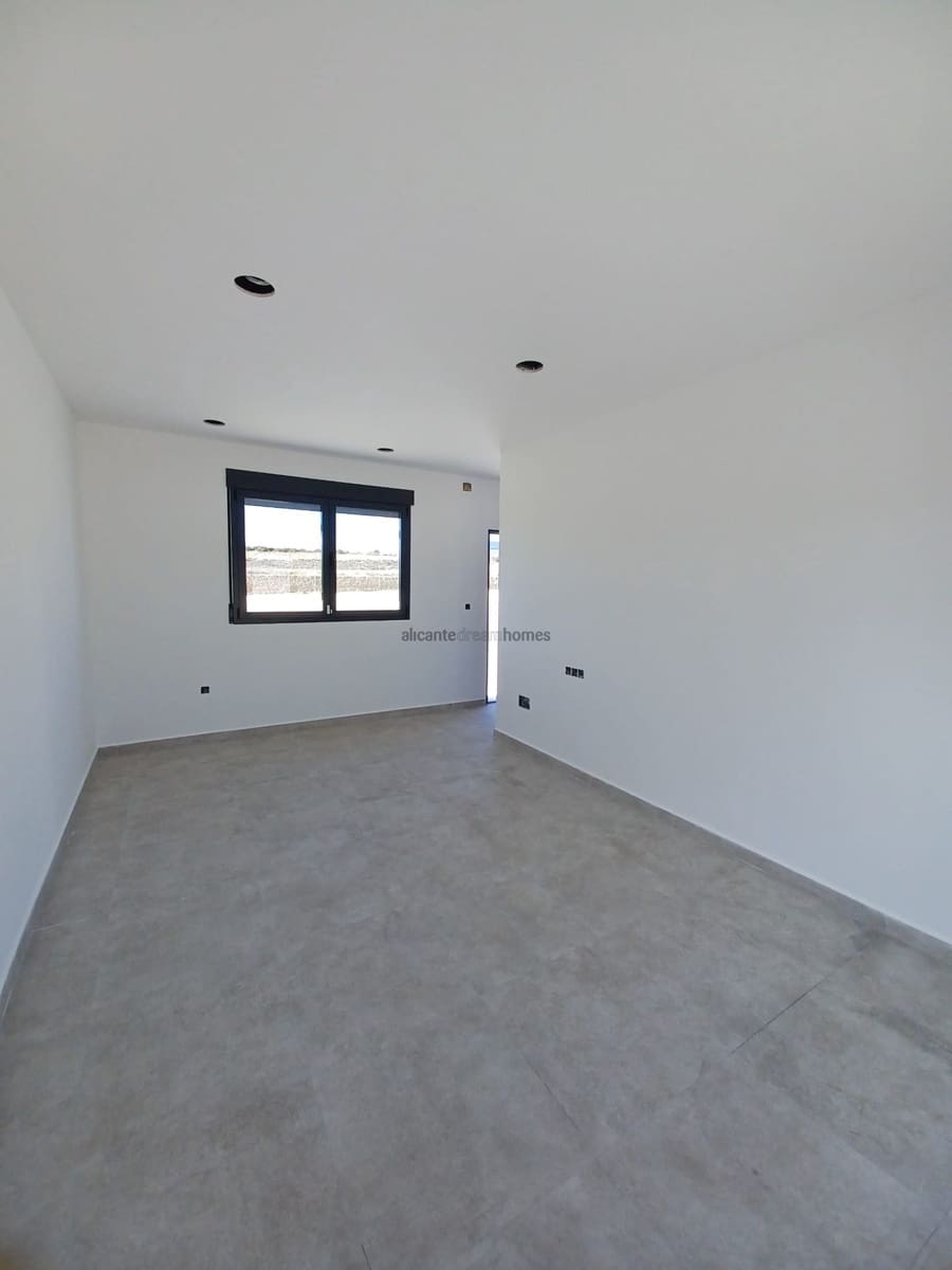 3 slaapkamer Villa te koop in Pinoso met zwembad - € 329.000 (Ref: 9542985)