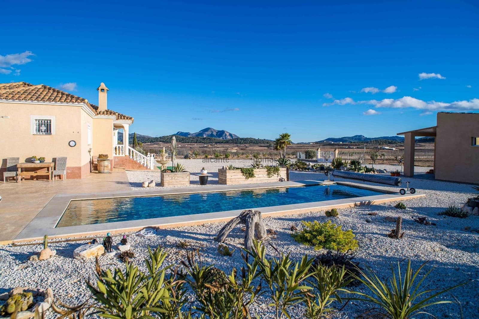 3 bedroom Villa for sale in Rodriguillo with pool - € 395,000 (Ref: 9547517)