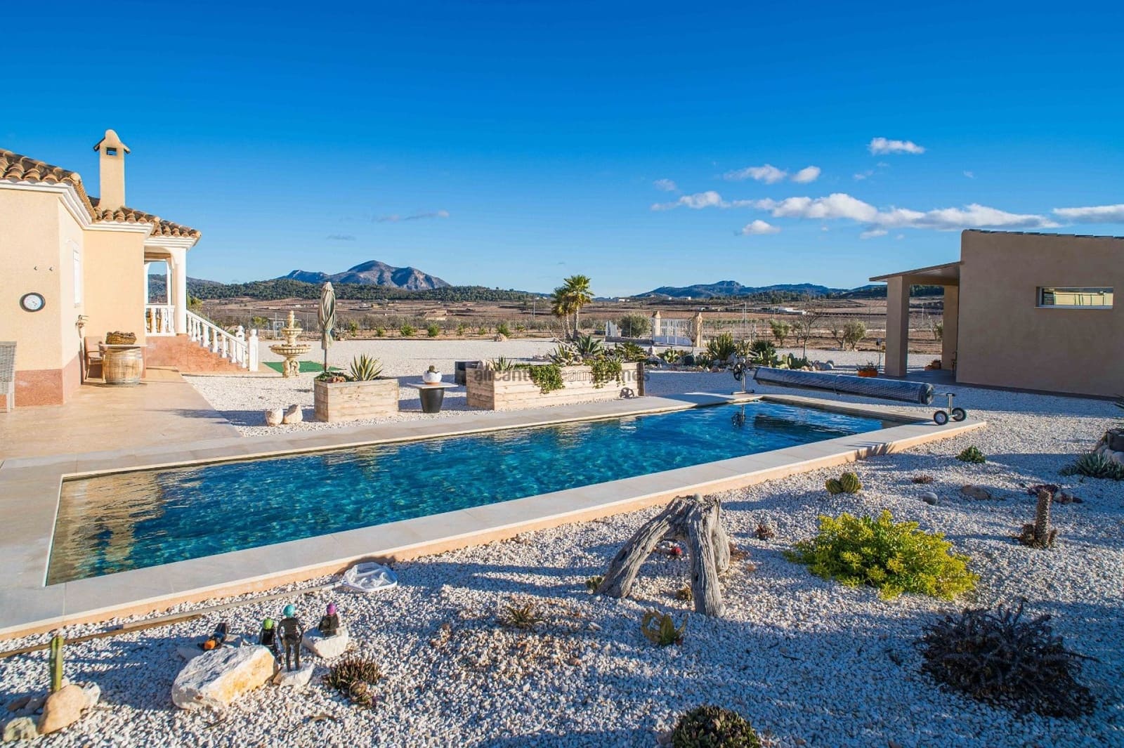 3 bedroom Villa for sale in Rodriguillo with pool - € 395,000 (Ref: 9547517)