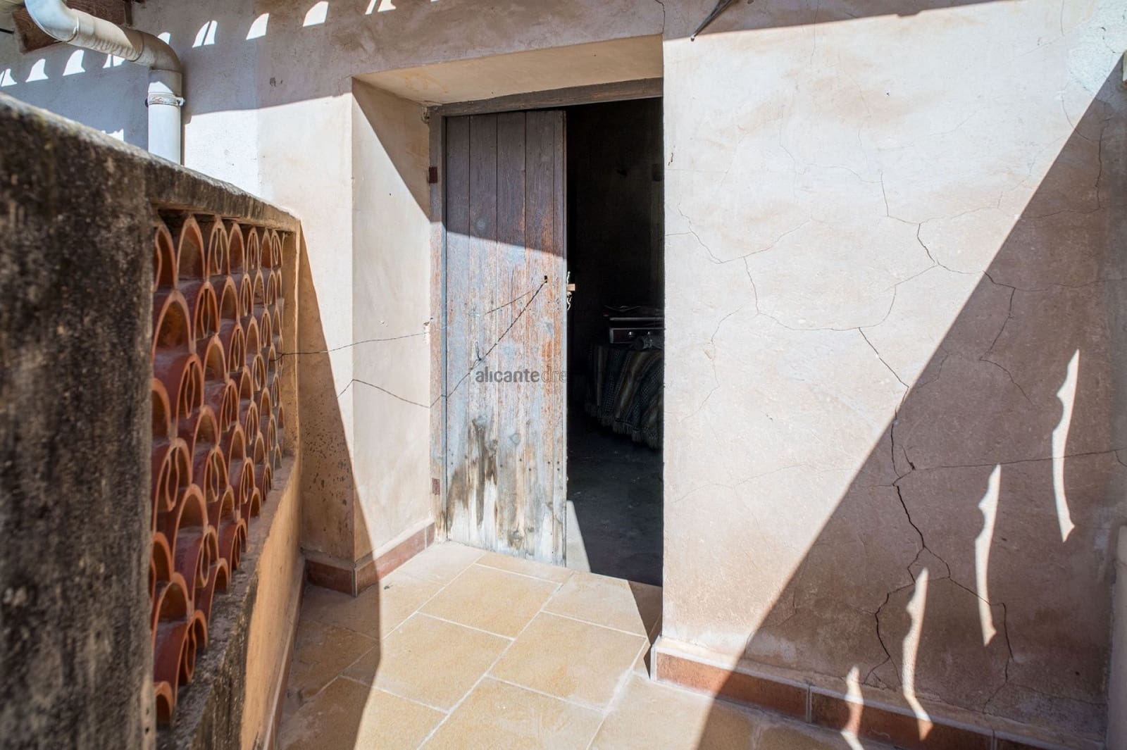 6 bedroom Townhouse for sale in Pinoso with garage - € 170,000 (Ref: 9547518)