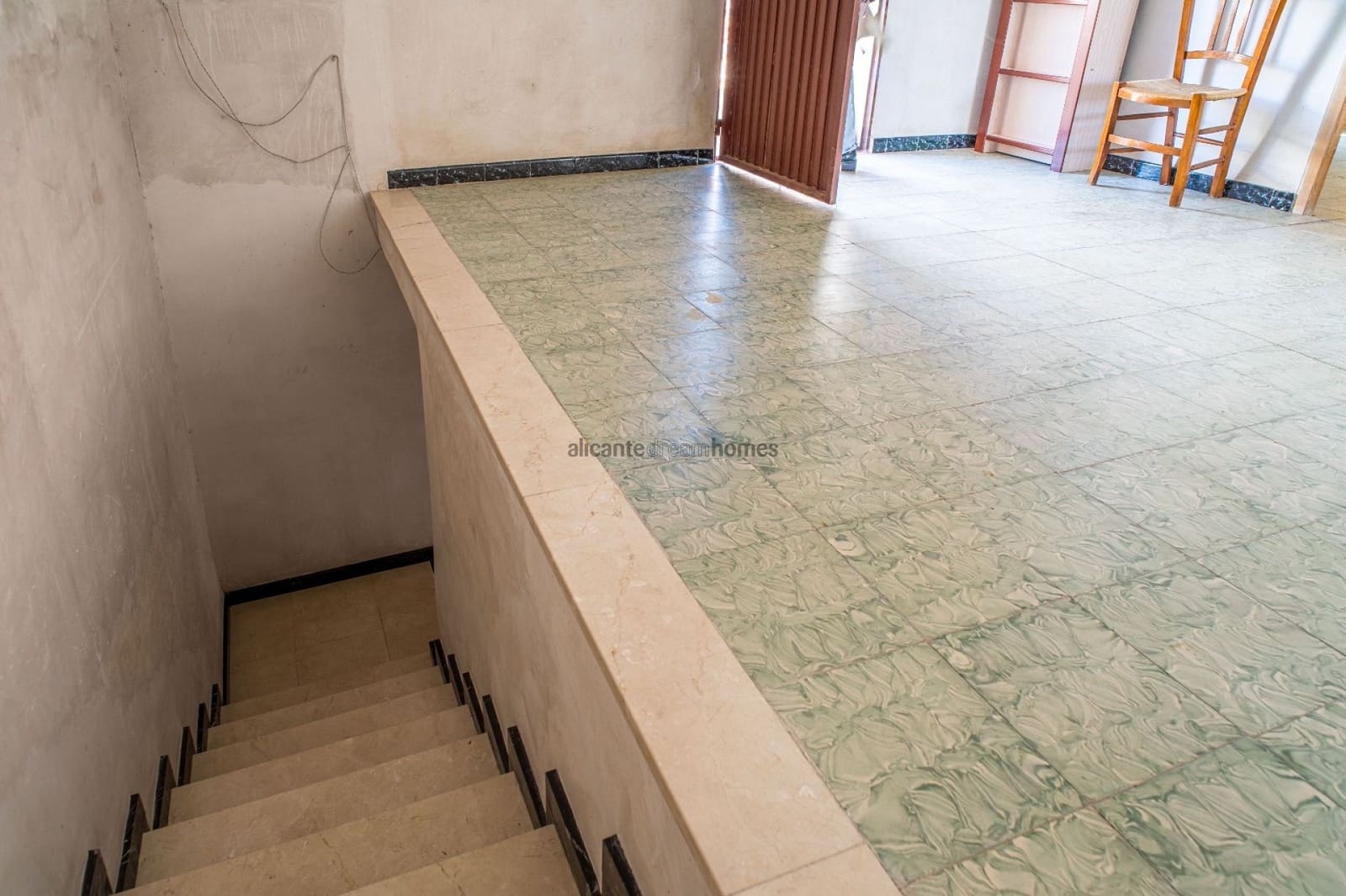 6 bedroom Townhouse for sale in Pinoso with garage - € 170,000 (Ref: 9547518)