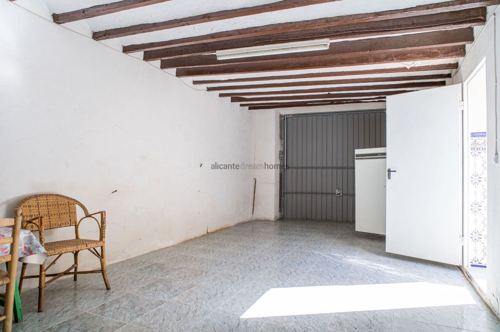6 bedroom Townhouse for sale in Pinoso with garage - € 170,000 (Ref: 9547518)