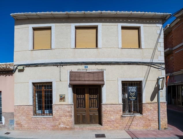 6 bedroom Townhouse for sale in Pinoso with garage - € 170,000 (Ref: 9547518)