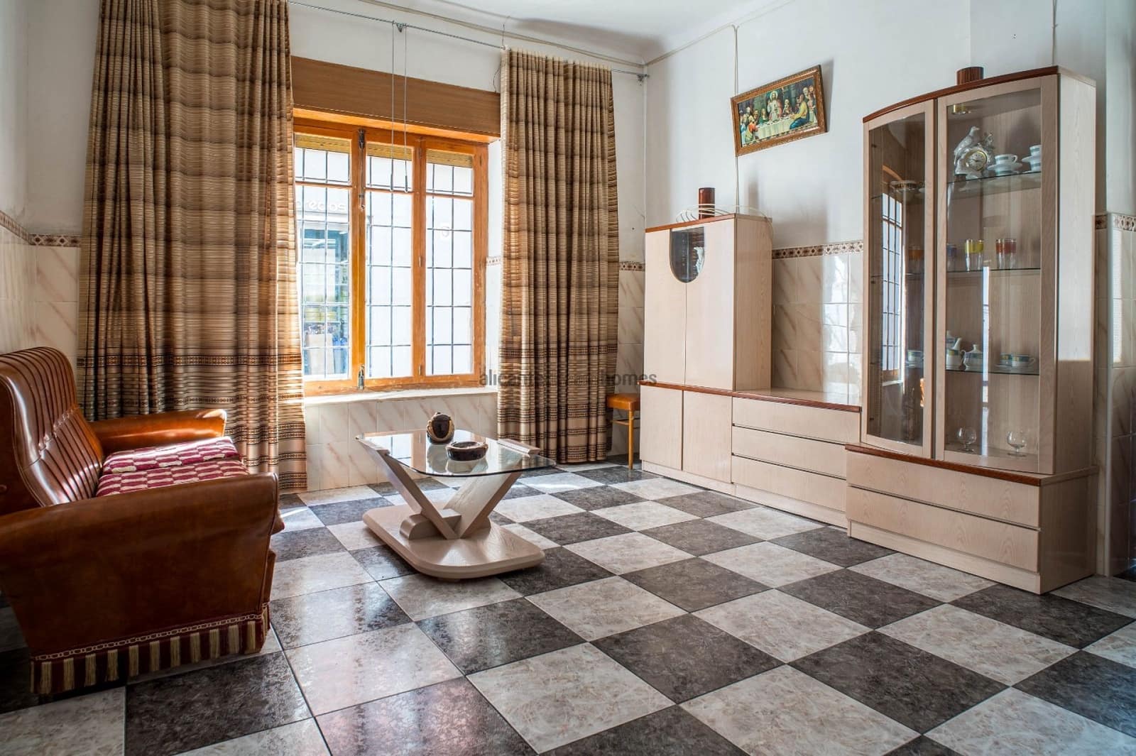 6 bedroom Townhouse for sale in Pinoso with garage - € 170,000 (Ref: 9547518)