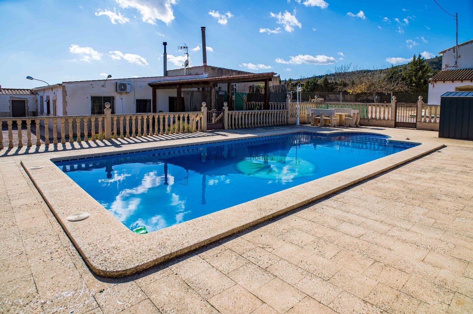 5 sypialnia Finka/Dom wiejski na sprzedaż w Raspay z basenem - 270 000 € (Ref: 9550569)