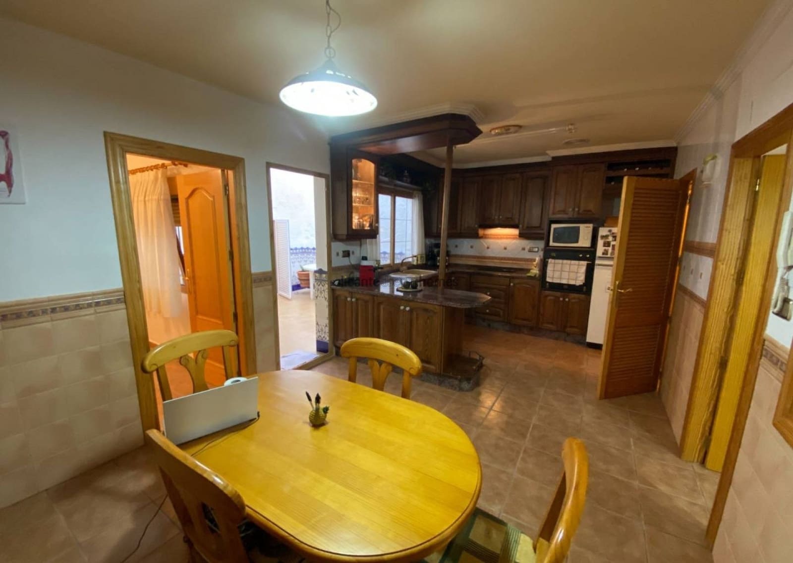 5 soveværelse Byhus til salg i Sax med garage - € 175.000 (Ref: 9554528)