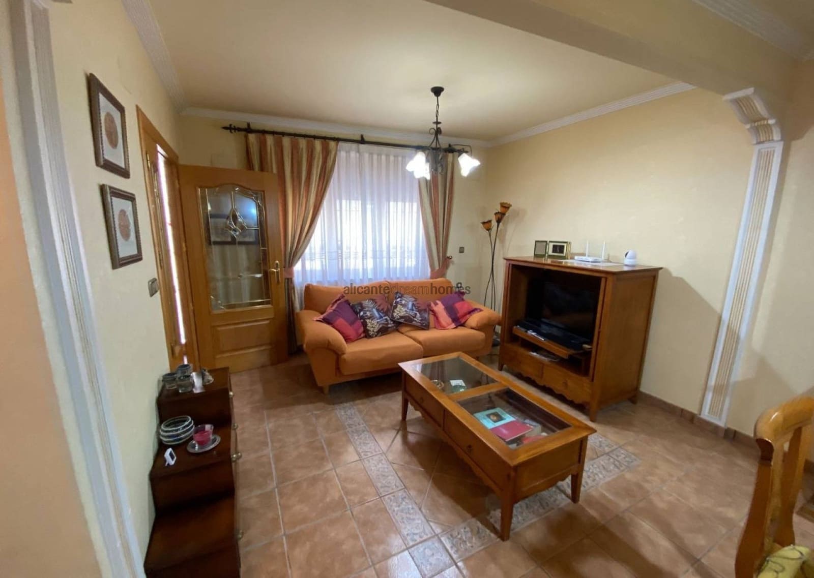 5 soveværelse Byhus til salg i Sax med garage - € 175.000 (Ref: 9554528)