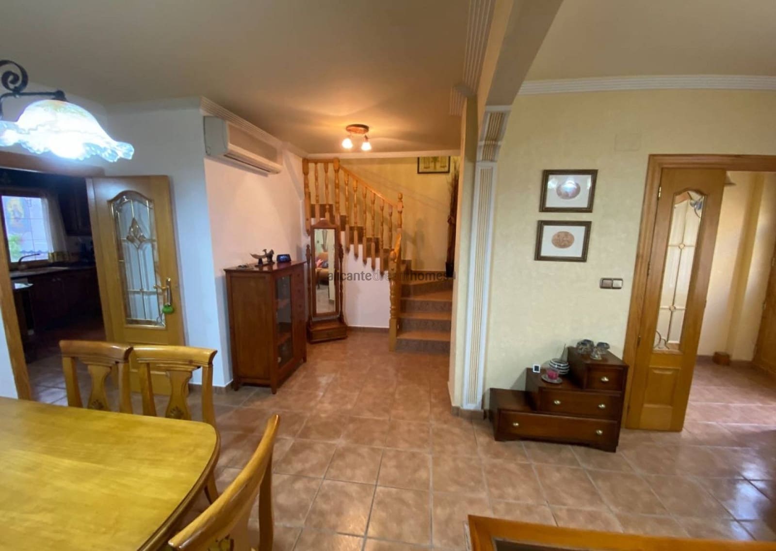 5 soveværelse Byhus til salg i Sax med garage - € 175.000 (Ref: 9554528)