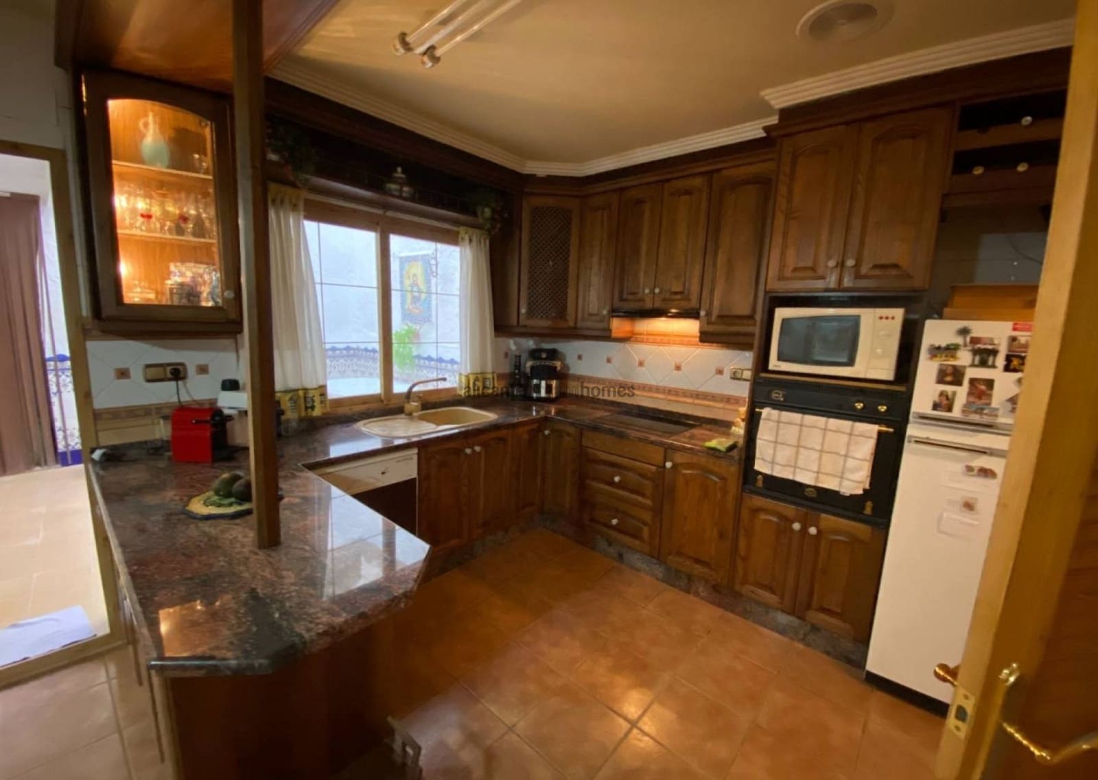 5 soveværelse Byhus til salg i Sax med garage - € 175.000 (Ref: 9554528)