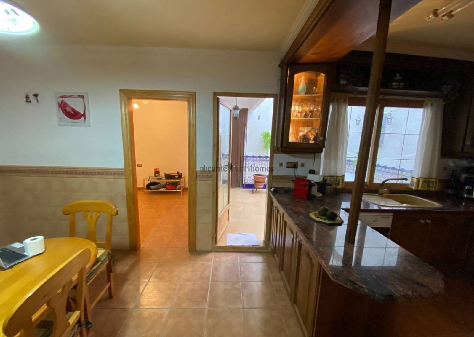 5 soveværelse Byhus til salg i Sax med garage - € 175.000 (Ref: 9554528)