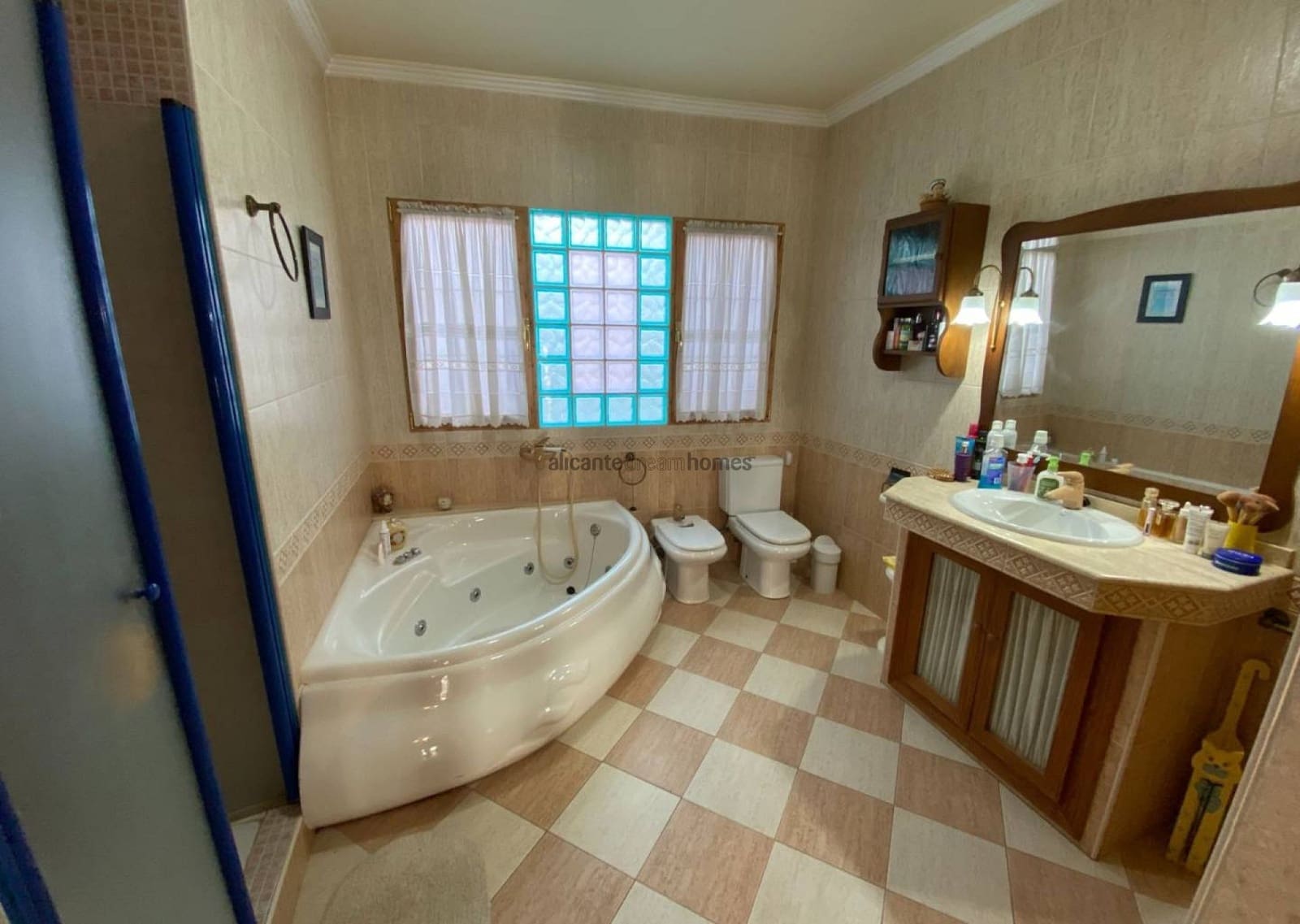 5 soveværelse Byhus til salg i Sax med garage - € 175.000 (Ref: 9554528)