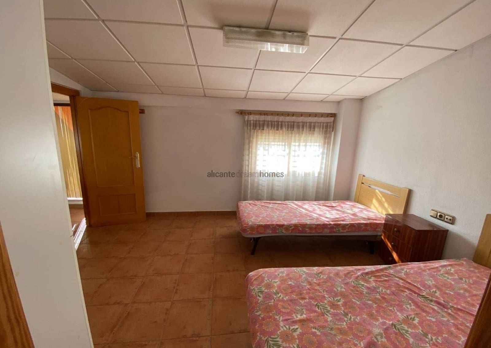 5 soveværelse Byhus til salg i Sax med garage - € 175.000 (Ref: 9554528)