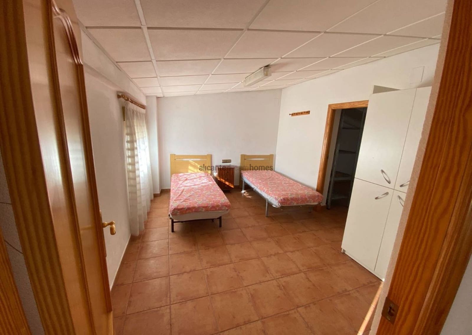 5 soveværelse Byhus til salg i Sax med garage - € 175.000 (Ref: 9554528)