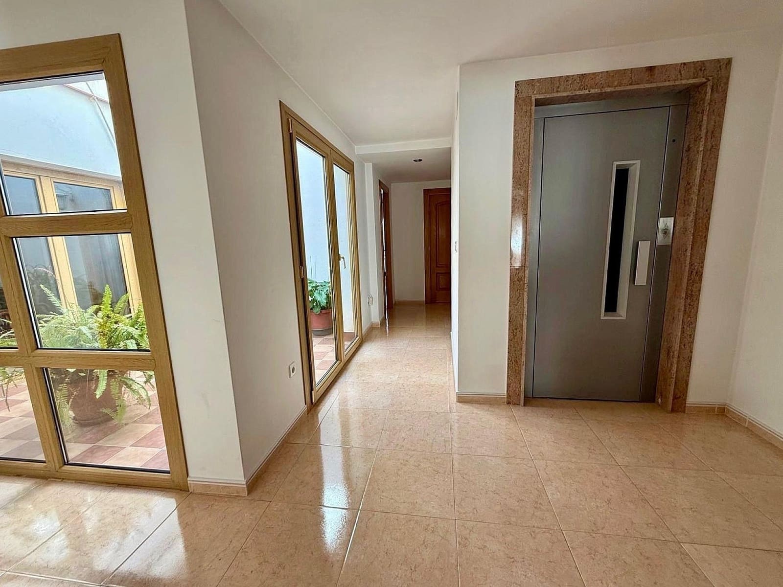 5 bedroom Townhouse for sale in Pinoso with garage - € 399,995 (Ref: 9554533)