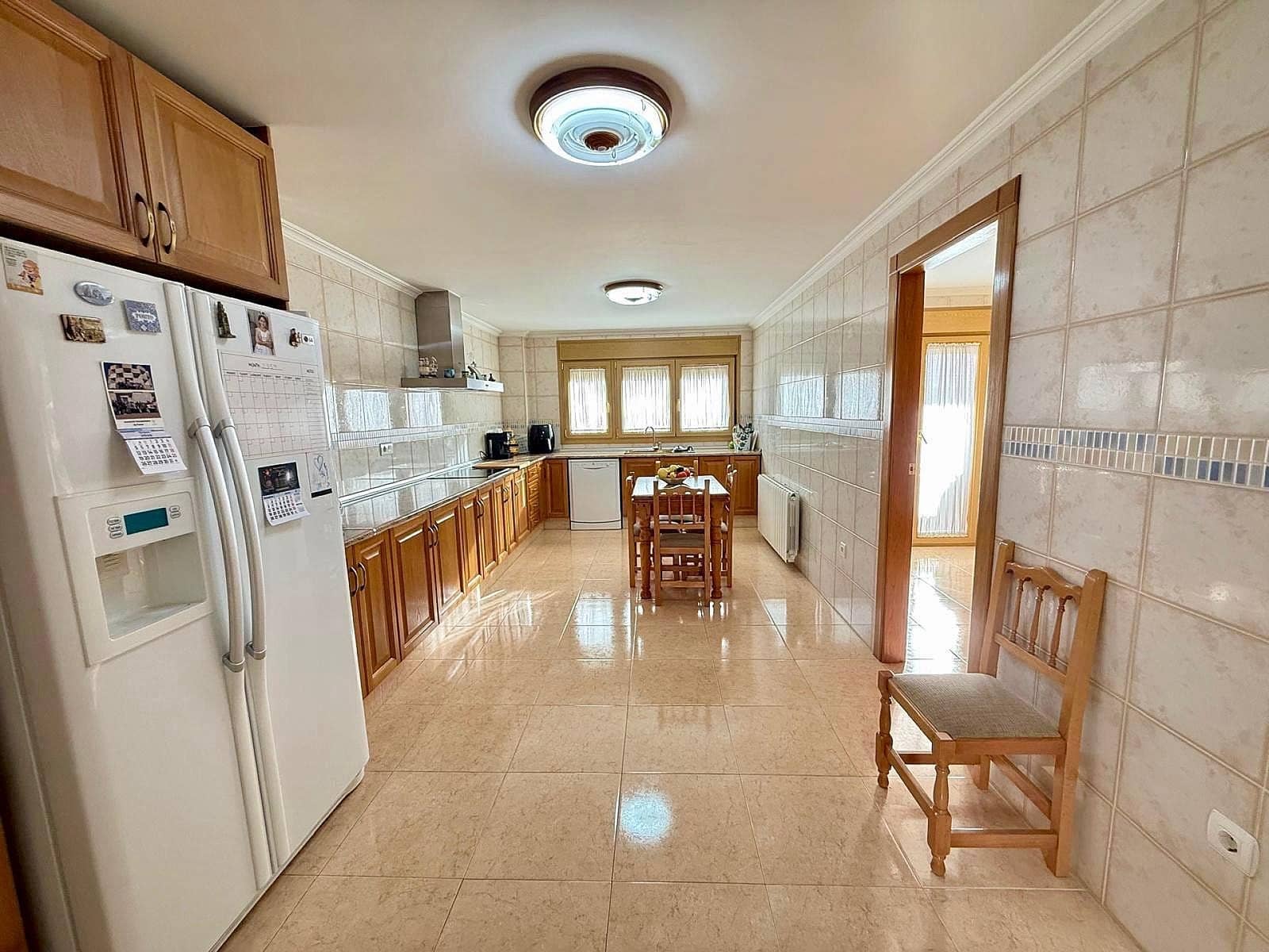 5 bedroom Townhouse for sale in Pinoso with garage - € 399,995 (Ref: 9554533)