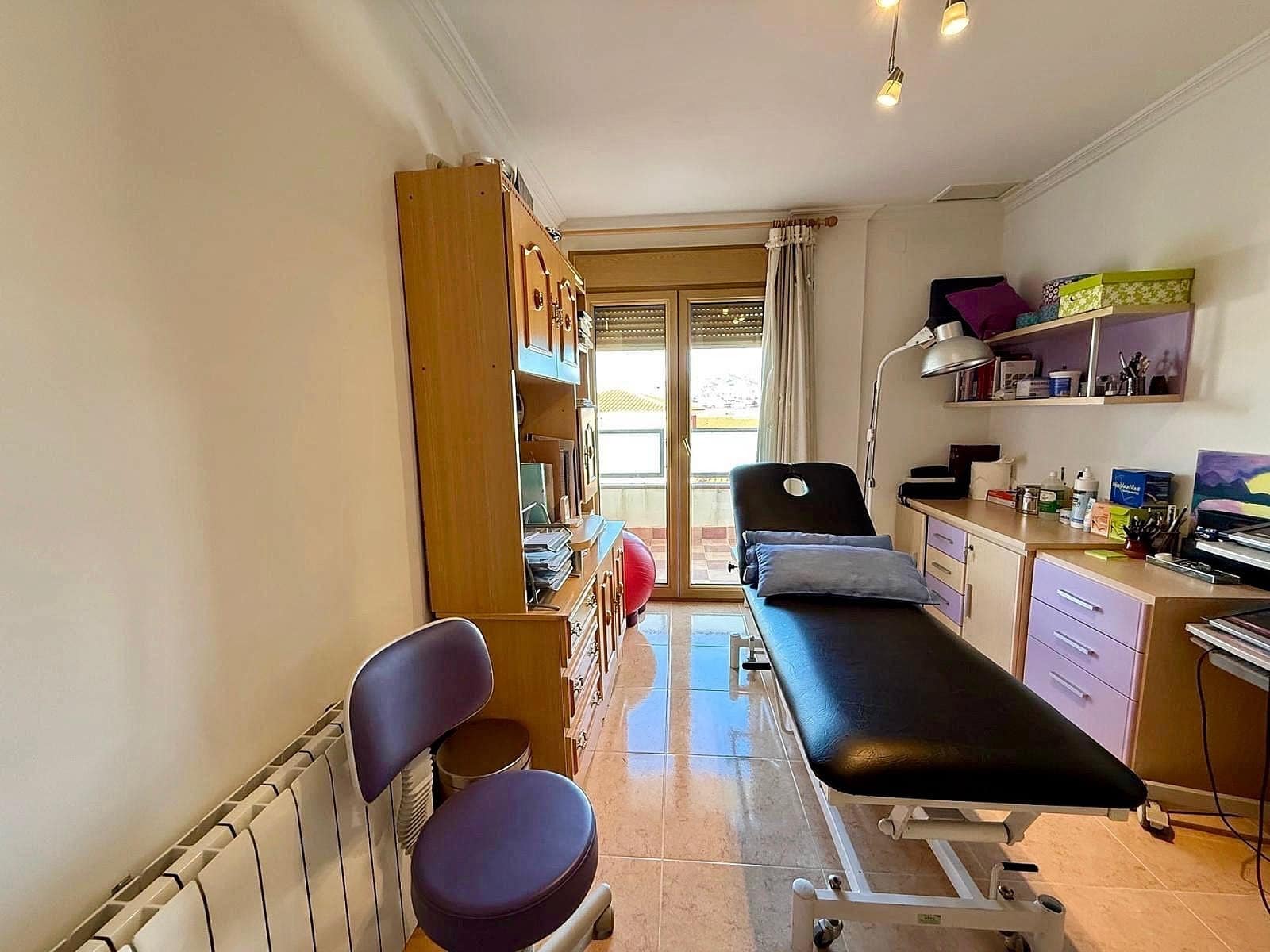 5 bedroom Townhouse for sale in Pinoso with garage - € 399,995 (Ref: 9554533)