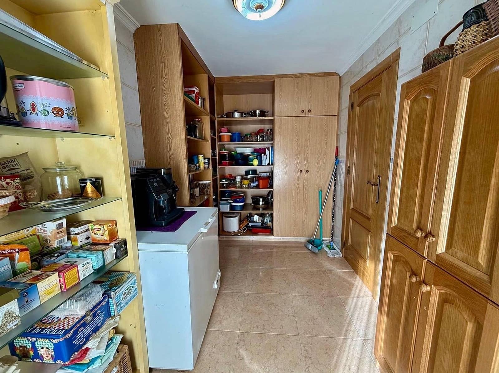 5 bedroom Townhouse for sale in Pinoso with garage - € 399,995 (Ref: 9554533)