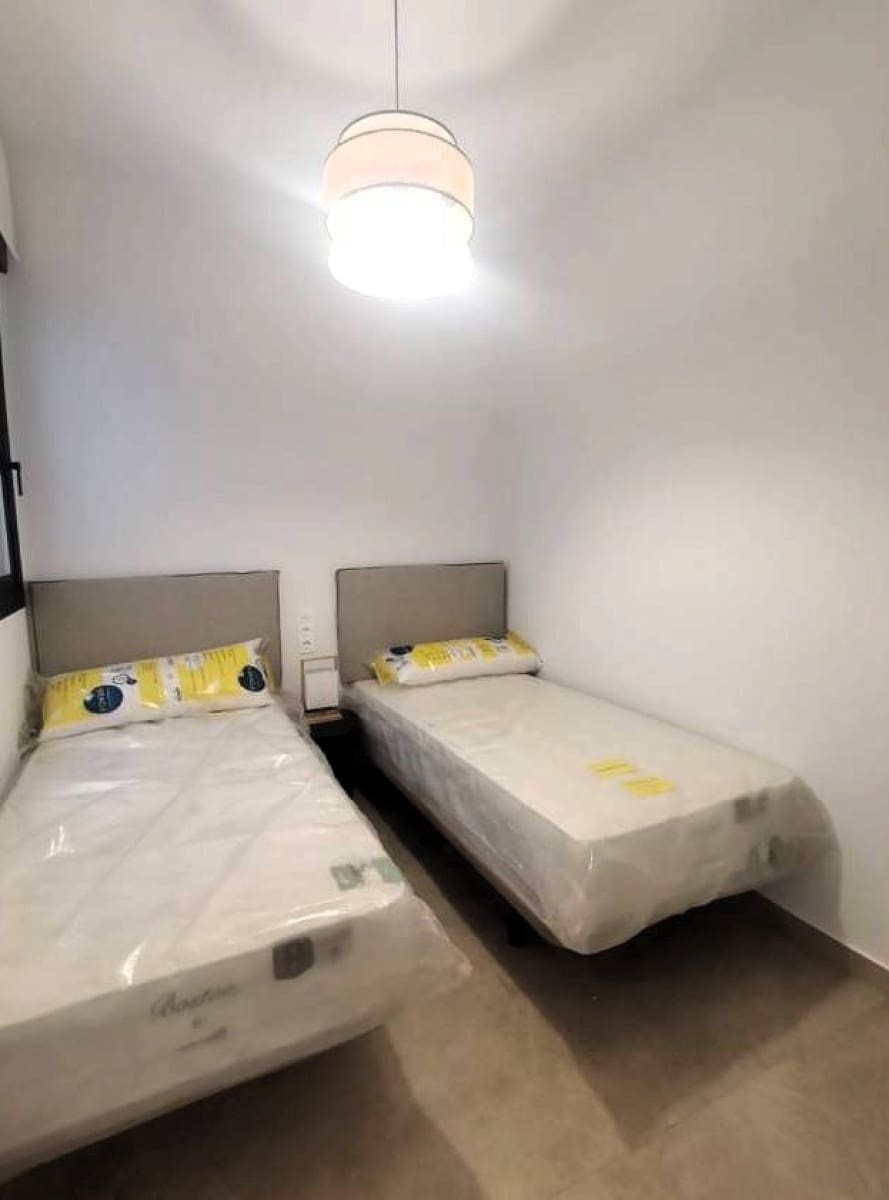 2 makuuhuone Huoneisto myytävänä paikassa Torrevieja mukana uima-altaan - 249 000 € (Ref: 9567973)