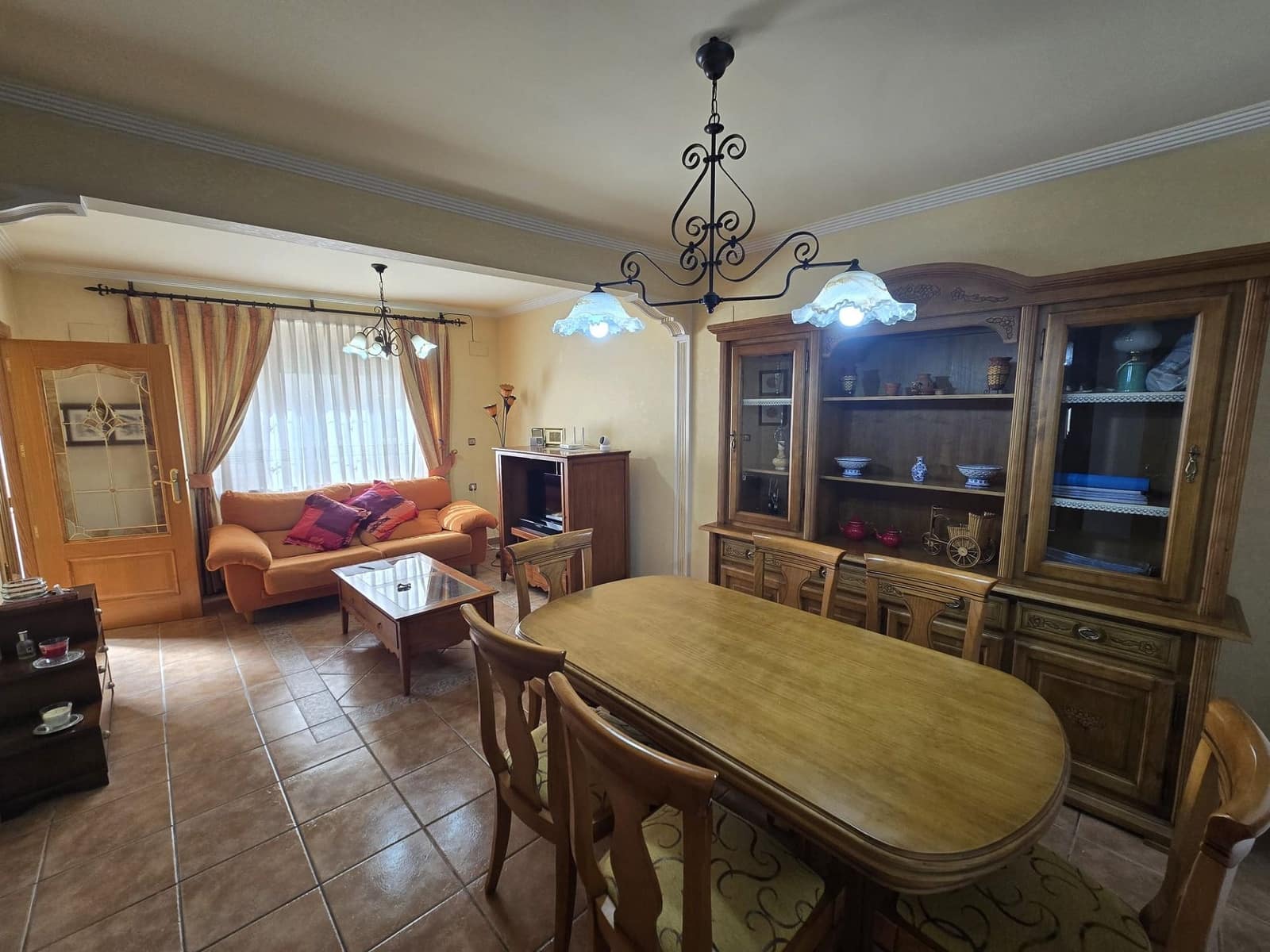 5 soveværelse Byhus til salg i Sax med garage - € 175.000 (Ref: 9570461)